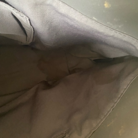 Kenneth Cole Reaction Tote (Gray) w/Gold Hardware. - Picture 11 of 12